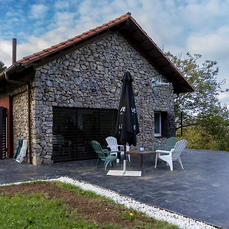 En Duyos, Mar Y Montana بيت للعطل